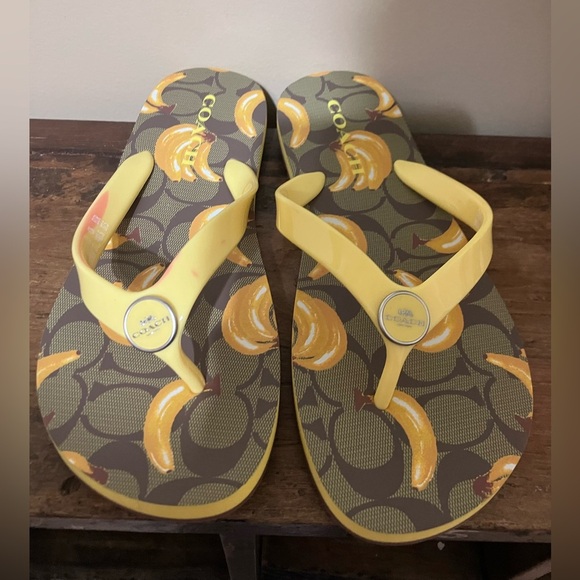 Coach Zyan Yellow Banana Print Sandals - Picture 7 of 8